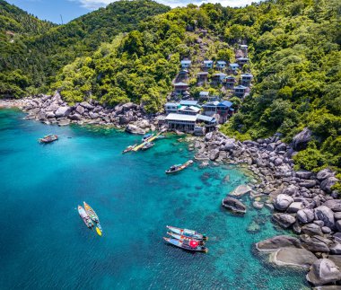 Ao Hin Wong plajının havadan görüntüsü Koh Tao, Tayland, Güney Asya