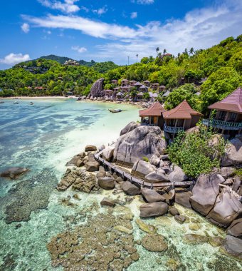 Koh Tao, Tayland, Asya 'daki Özgürlük Sahili ve Tah Toon Sahili' nin havadan görünüşü.