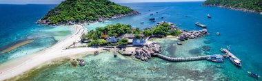 Koh Nang Yuan adasının havadan görünüşü Koh Tao, Tayland, Güney Asya