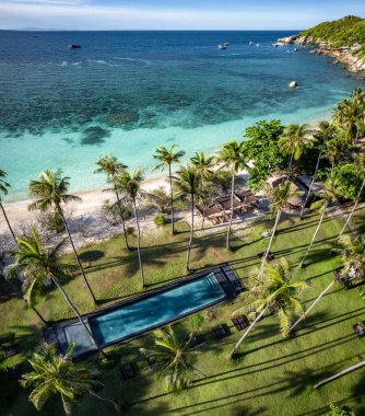 Haad Tien Sahili 'nin havadan görünüşü ve Shark Bay, koh Tao, Tayland, Güney Asya