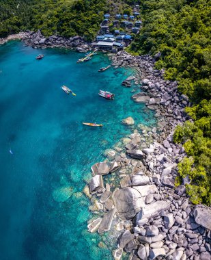 Ao Hin Wong plajının havadan görüntüsü Koh Tao, Tayland, Güney Asya