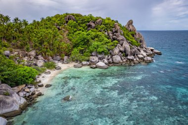 Koh Tao, Tayland, Asya 'daki Özgürlük Sahili ve Tah Toon Sahili' nin havadan görünüşü.