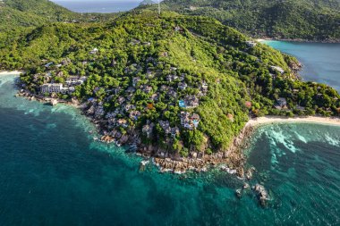 Koh Tao, Tayland 'daki Shark Körfezi' nin havadan görüntüsü, Güney Doğu Asya