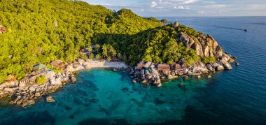 Tayland, Koh Tao 'daki Jansom Körfezi' nin havadan görüntüsü.