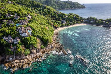 Koh Tao, Tayland 'daki Shark Körfezi' nin havadan görüntüsü, Güney Doğu Asya