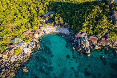 Tayland, Koh Tao 'daki Jansom Körfezi' nin havadan görüntüsü.