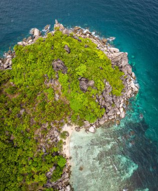 Koh Tao, Tayland, Asya 'daki Özgürlük Sahili ve Tah Toon Sahili' nin havadan görünüşü.