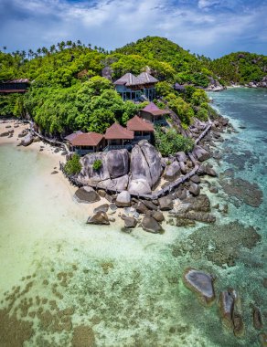 Koh Tao, Tayland, Asya 'daki Özgürlük Sahili ve Tah Toon Sahili' nin havadan görünüşü.