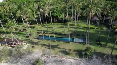 Haad Tien Sahili 'nin havadan görünüşü ve Shark Bay, koh Tao, Tayland, Güney Asya