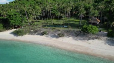 Haad Tien Sahili 'nin havadan görünüşü ve Shark Bay, koh Tao, Tayland, Güney Asya