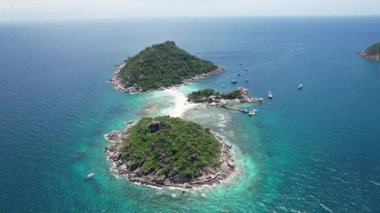 Koh Nang Yuan adasının havadan görünüşü Koh Tao, Tayland, Güney Asya
