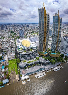 Khlong san, Bangkok, Tayland, Asya 'nın güneydoğusundaki Kon Reynaya nehri üzerindeki Icon Siyam alışveriş merkezinin hava manzarası.