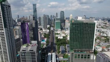 Bangkok, Tayland, Güney Asya 'daki Sathorn ve Saphan Taksin bölgelerinin hava görüntüsü