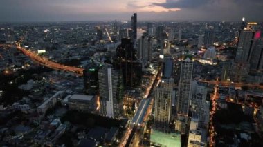 Bangkok, Tayland, Güney Asya 'daki Sathorn ve Saphan Taksin bölgelerinin hava görüntüsü