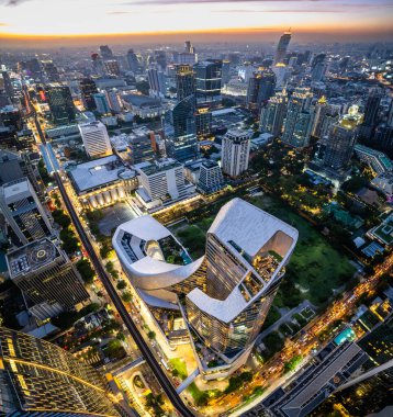 Bangkok, Tayland, Güney Asya 'daki Ploenchit bölgesindeki merkez elçiliğin hava görüntüsü
