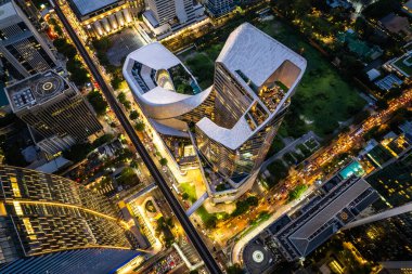 Bangkok, Tayland, Güney Asya 'daki Ploenchit bölgesindeki merkez elçiliğin hava görüntüsü