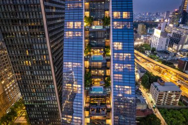 Bangkok şehir merkezindeki Ploenchit yolunun hava görüntüsü, finans bölgesi ve iş merkezi, Tayland, Güney Doğu Asya