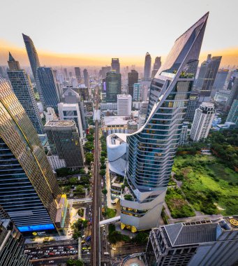 Bangkok, Tayland, Güney Asya 'daki Ploenchit bölgesindeki merkez elçiliğin hava görüntüsü