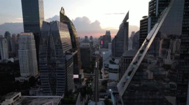 Bangkok şehir merkezindeki Ploenchit yolunun hava görüntüsü, finans bölgesi ve iş merkezi, Tayland, Güney Doğu Asya