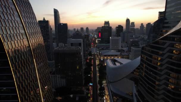 Vedere Aeriană Drumului Ploenchit Noaptea Centrul Bangkokului Districtul Financiar Centrul — Videoclip de stoc