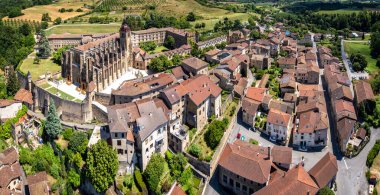 Vercors, Auvergne Rhone Alpes, Fransa, Avrupa 'da St. Anthony veya Saint Antoine l Abbaye' nin hava manzarası