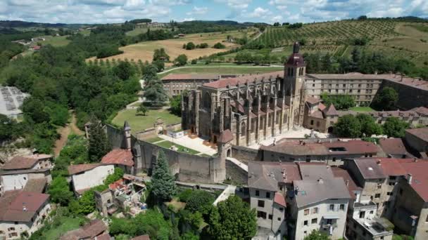 法国罗纳阿尔卑斯奥弗涅州Isere市Vercors的圣安东尼或圣安东尼L Abbaye的空中景观 — 图库视频影像