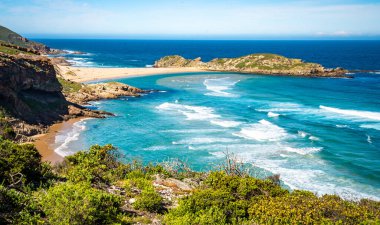 Batı Burnu 'ndaki Robberg Doğa Koruma Alanı' ndan yapılan yürüyüşün görüntüsü. Yüksek kalite fotoğraf