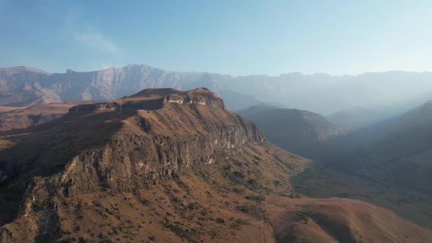 Luchtfoto Van Cathedral Peak Drakensberg National Park Aan Lesotho Grens — Stockvideo