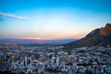 Sinyal Tepesi gün batımı manzarası. Güney Afrika, Batı Burnu 'ndaki Cape Town' da. Yüksek kalite fotoğraf