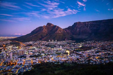 Sinyal Tepesi gün batımı manzarası. Güney Afrika, Batı Burnu 'ndaki Cape Town' da. Yüksek kalite fotoğraf