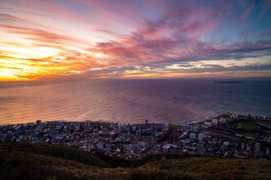 Sinyal Tepesi gün batımı manzarası. Güney Afrika, Batı Burnu 'ndaki Cape Town' da. Yüksek kalite fotoğraf
