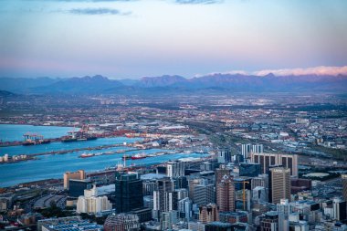 Sinyal Tepesi gün batımı manzarası. Güney Afrika, Batı Burnu 'ndaki Cape Town' da. Yüksek kalite fotoğraf
