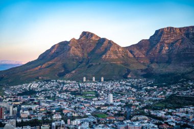 Sinyal Tepesi gün batımı manzarası. Güney Afrika, Batı Burnu 'ndaki Cape Town' da. Yüksek kalite fotoğraf