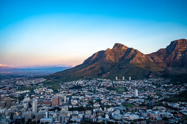 Sinyal Tepesi gün batımı manzarası. Güney Afrika, Batı Burnu 'ndaki Cape Town' da. Yüksek kalite fotoğraf