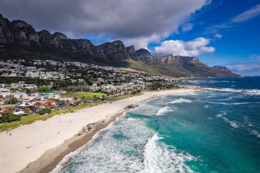 Cape Town, Western Cape, Güney Afrika, Afrika 'daki kampların hava görüntüsü.