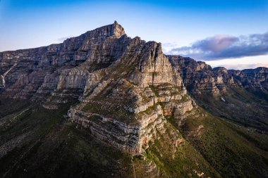 Gün batımında Cape Town 'da Kloof Corner yürüyüşünün hava görüntüsü, batı Cape, Güney Afrika, Afrika