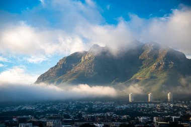 Cape Town şehir merkezinin hava görüntüsü gün doğumunda Batı Burnu, Güney Afrika, Afrika 'da