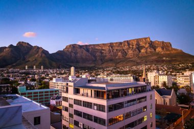 Cape Town şehir merkezinin hava manzarası gün batımında Batı Burnu, Güney Afrika, Afrika