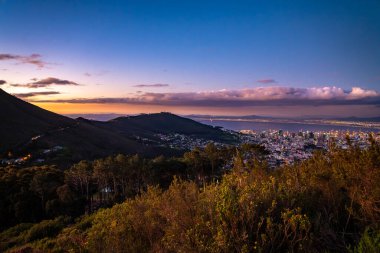 Güneş batarken Cape Town 'da Kloof Corner yürüyüşü manzarası, batı Cape, Güney Afrika, Afrika