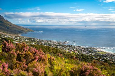 Cape Town, Batı Burnu, Güney Afrika, Afrika 'da güneş batarken Kloof Corner yürüyüşünden Kamp Koyu manzarası