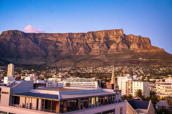 Cape Town şehir merkezinin hava manzarası gün batımında Batı Burnu, Güney Afrika, Afrika