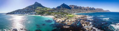 Cape Town, Western Cape, Güney Afrika, Afrika 'daki Clifton plajının havadan görüntüsü.