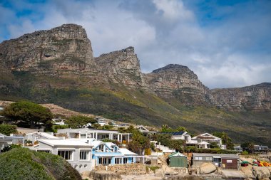 Cape Town, Güney Afrika, Afrika 'daki Llandudno plajının havadan görünüşü