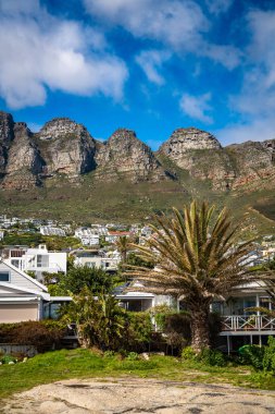 Cape Town, Güney Afrika, Afrika 'daki Llandudno plajının havadan görünüşü