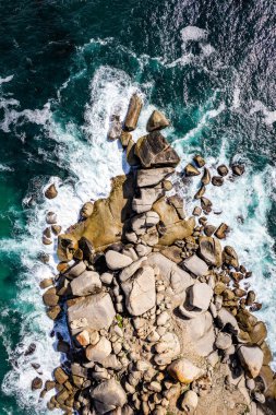 Cape Town, Güney Afrika, Afrika 'daki Llandudno plajının havadan görünüşü