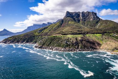 Cape Town, Güney Afrika, Afrika 'daki Llandudno plajının havadan görünüşü