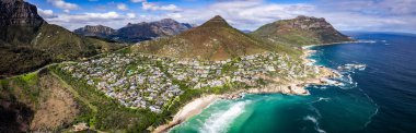 Cape Town, Güney Afrika, Afrika 'daki Llandudno plajının havadan görünüşü
