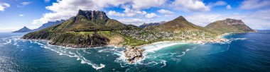 Cape Town, Güney Afrika, Afrika 'daki Llandudno plajının havadan görünüşü