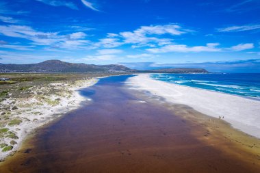 Güney Afrika, Cape Town 'daki Noordhoek Long Beach' in hava manzarası.