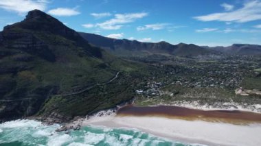 Güney Afrika, Cape Town 'daki Noordhoek Long Beach' in hava manzarası.